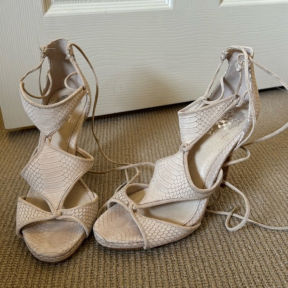 Vince Camuto Rae snake embossed heel - Picture 2 of 5
